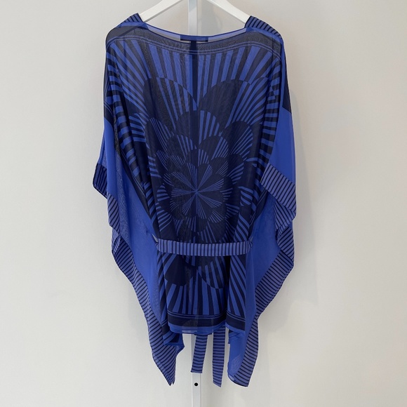 BCBG BLUE BLACK BELTED PONCHO TOP SIZE XS NWOTS! - Picture 8 of 16